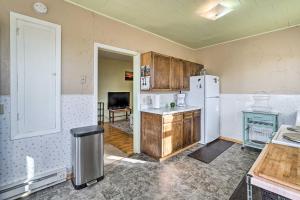 Pet-Friendly Downtown Hettinger Apt with Yard!