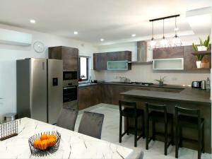 Nebur Penthouse, Sea Views & Private Roof Top Pool