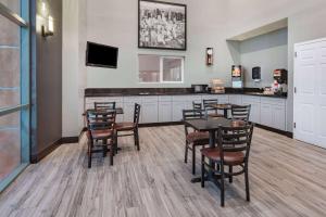 Super 8 by Wyndham North Hollywood
