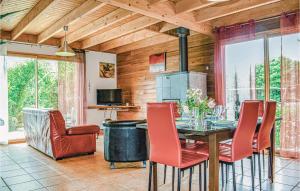 Maisons de vacances Amazing home in Plounour-Trez with 3 Bedrooms, Sauna and WiFi : photos des chambres