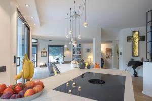 Villas Villa luxe, au calme avec piscine a 5min du lac : photos des chambres