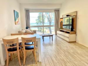 Espectacular departamento sobre la laguna para parejas