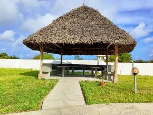 PahaliMzuri Kijani - 1 Bedroom Beach Apartment with Swimming Pool