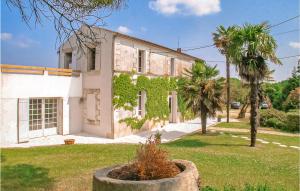 Nice Home In St Andre De Lidon With Wifi, Private Swimming Pool And Outdoor Swimming Pool