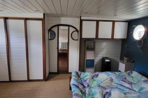 Bateaux Appartement dans Peniche atypique et idyllique a Confluence : photos des chambres