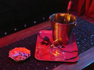 Appartements LOVE ROOM Le rouge et noir : photos des chambres