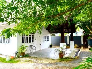 Hj Hassan Guest House Bungalow A - Kampong Batu Burok