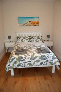 Twin Lake View - Bungalow in Pontoon