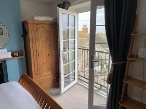 Seaview cottage with oodles of charm sleeps 4