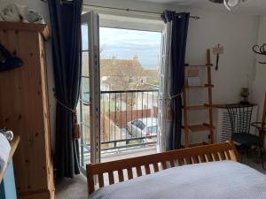 Seaview cottage with oodles of charm sleeps 4