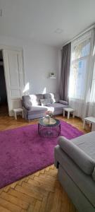 Sweet 16 Apartment in the Party District