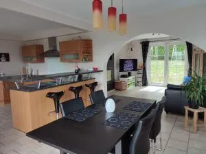 maison au bord du bois toute équipée avec jaccuzzi - Rouvreux