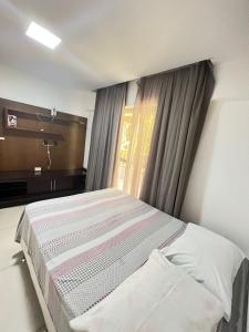 Prédio Solar do Atlântico, apt 204 - Apartamento lateral em Tambaú