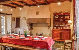 Maisons de vacances Awesome home in Taul with 5 Bedrooms and WiFi : photos des chambres