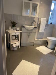 Cozy Bicester Village townhouse with garden