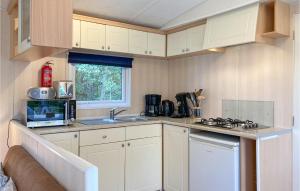 3 Bedroom Stunning Home In Heinkenszand