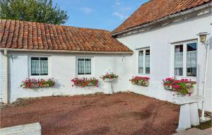 Maisons de vacances Beautiful home in Longvilliers with WiFi and 5 Bedrooms : photos des chambres