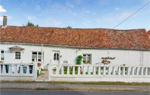 Maisons de vacances Beautiful home in Longvilliers with WiFi and 5 Bedrooms : photos des chambres