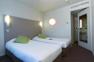 Hotels Campanile Argenteuil : Chambre Lits Jumeaux Supérieure (2 Lits Simples + 1 Lit Junior)