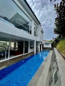 Platinum Yellow Bandung Villa 24 Pax Private Pool - Rantjakalong