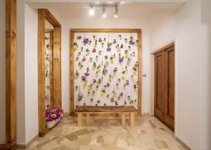 Living Florinda Apt. (3 to Airport, 9 to Center)