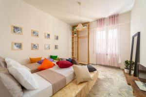 Living Florinda Apt. (3 to Airport, 9 to Center)