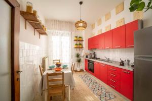 Living Florinda Apt. (3 to Airport, 9 to Center)