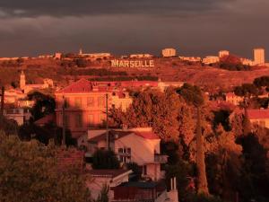 Maisons de vacances Logement independant renove Tres belle terrasse Vue mer port et Marseille : photos des chambres