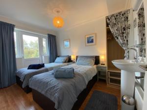 BAYVIEW self-catering coastal bungalow in rural West Wight