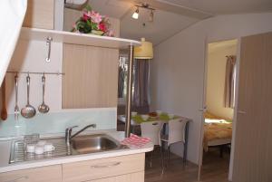 Campings Camping les Cigales : photos des chambres