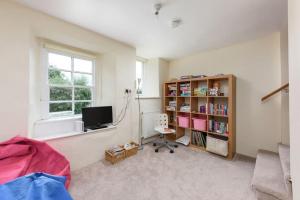 10 Bed Stunning House in village, with Hot Tub