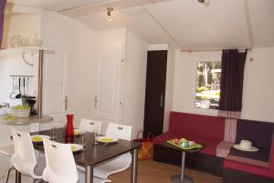 Campings Camping les Cigales : photos des chambres