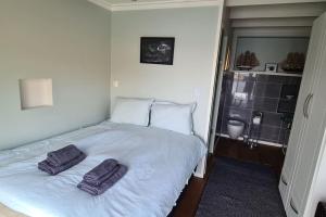 Exceptional Cottage 2 meters from the sea, possible to rent boat, Bekkjarvik, 60 km from Bergen