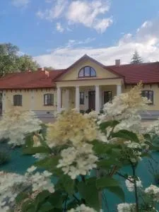 DOM WESELNY 'DWÓR W JUROWCACH' - Krzemienna