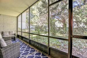 Lovely condo with pools, tennis, central AC, & washerdryer - snowbird-friendly