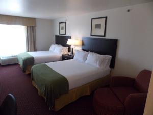 Junior Suite room in Holiday Inn Express Syracuse-Fairgrounds an IHG Hotel