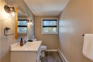 2BR Condo with Ocean Views in Downtown SW Harbor "Seaglass"