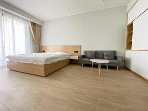 Luxury condo with gorgeous view to Ha Long Bay