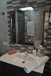 Patio de la Escalera - Eduardo Dato 24