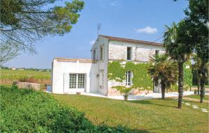 Maisons de vacances Nice Home In St Andre De Lidon With Wifi, Private Swimming Pool And Outdoor Swimming Pool : photos des chambres