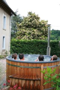 B&B / Chambres d'hotes Chateau d'Arfeuilles Chambres et tables d'hotes : photos des chambres