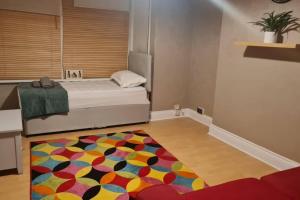 2 Bed Flat - Sleeps 3 - Parking - Wifi