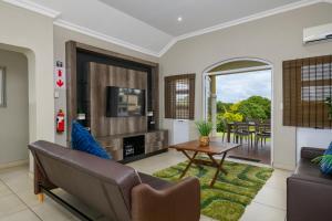 Villa Caylee Caribbean Estates - Ultra-Luxurious - Rimas Interiors Designs - Private Beachfront Escape - Premium serviced for 8 Guests