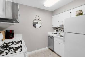 Renovated Ocean Escape Condo-11 pools-community beachhouse bar