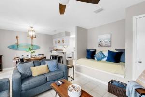 Renovated Ocean Escape Condo-11 pools-community beachhouse bar