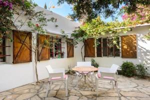 Stylish Ibiza Villa Near Beaches Private Pool & Lush Garden