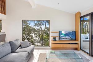 Cove Point Apartment 4 - Little Cove Dreaming