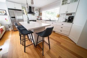 4 Bedroom fun house - spa, sauna, fire pits & more