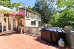 Adelaide hills Italian villa in creek setting