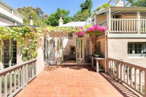 Adelaide hills Italian villa in creek setting